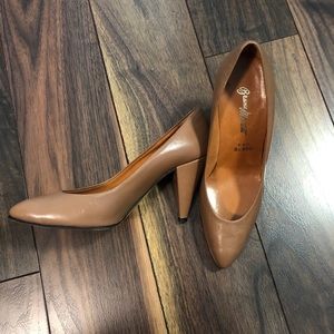 Italian nude pumps